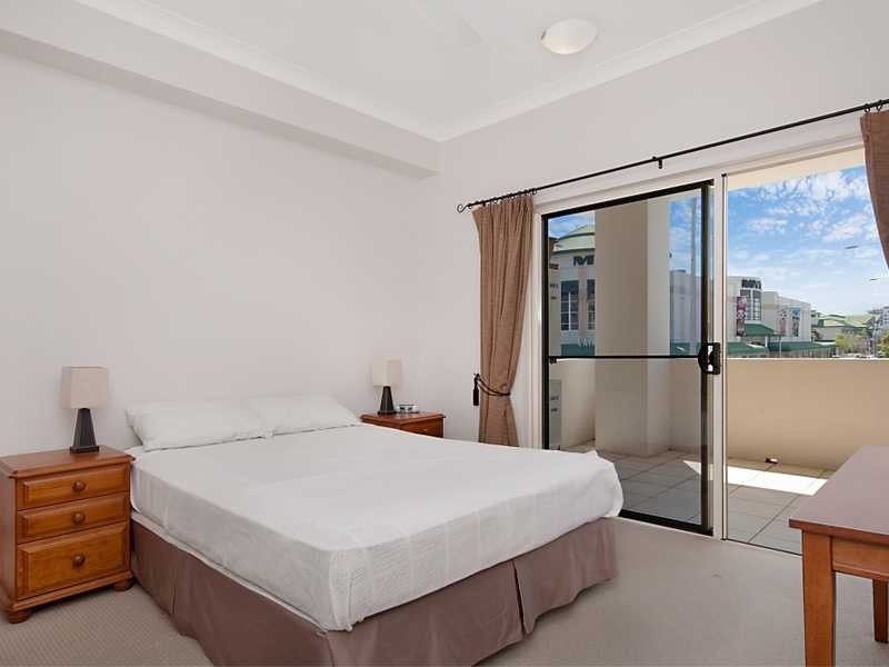 2/79 Spence Street, Cairns City QLD 4870