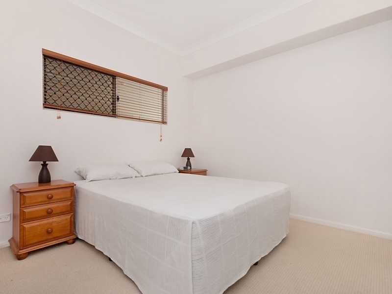 2/79 Spence Street, Cairns City QLD 4870