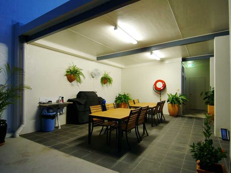 2/79 Spence Street, Cairns City QLD 4870