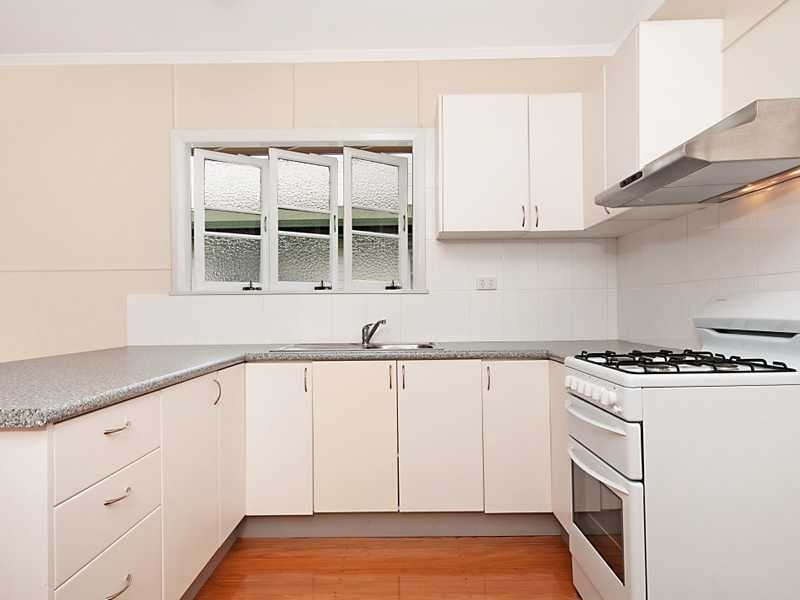 227 Lyons Street, Westcourt QLD 4870