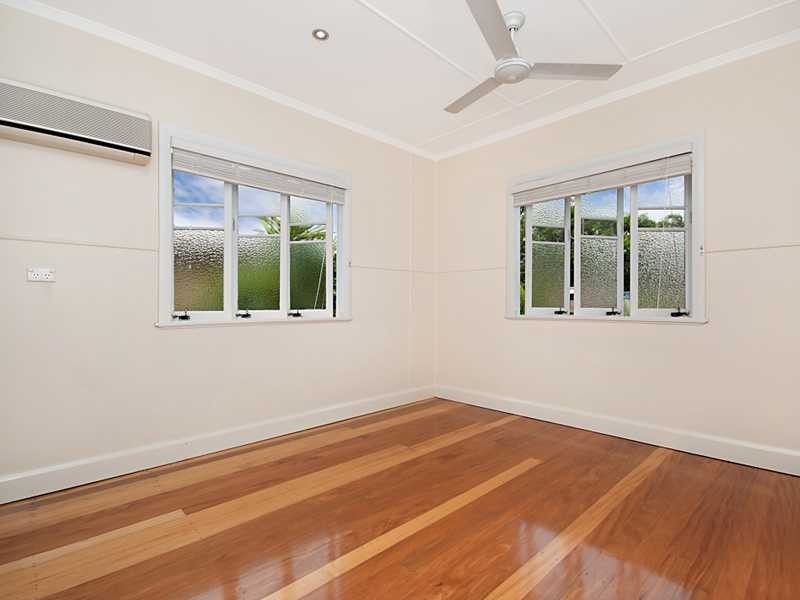 227 Lyons Street, Westcourt QLD 4870