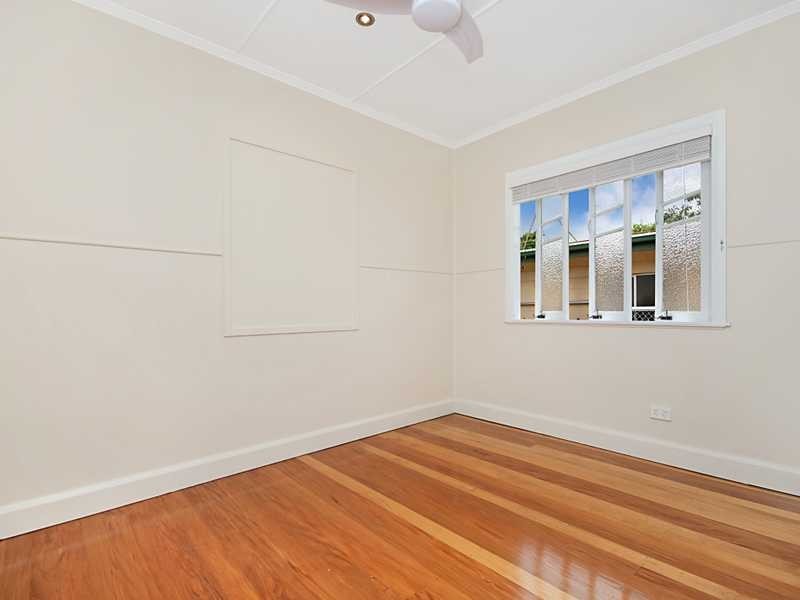 227 Lyons Street, Westcourt QLD 4870