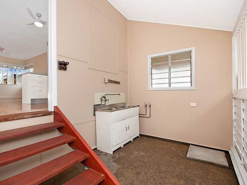 227 Lyons Street, Westcourt QLD 4870