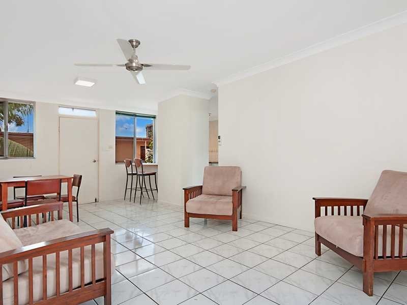 12/211 Lake Street, Cairns North QLD 4870