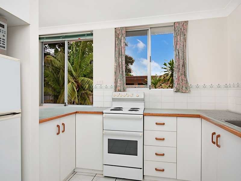 12/211 Lake Street, Cairns North QLD 4870