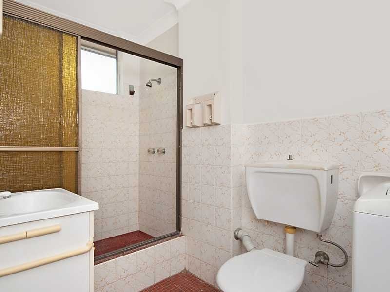 12/211 Lake Street, Cairns North QLD 4870