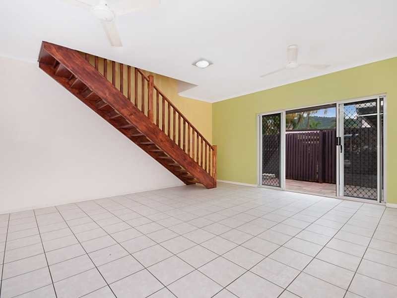 3/2 Grantala, Manoora QLD 4870