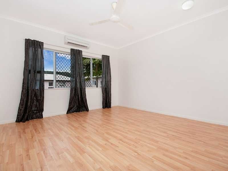 3/2 Grantala, Manoora QLD 4870