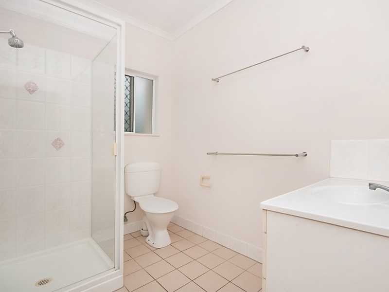 3/2 Grantala, Manoora QLD 4870