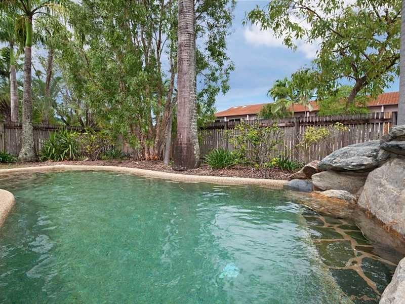 3/2 Grantala, Manoora QLD 4870