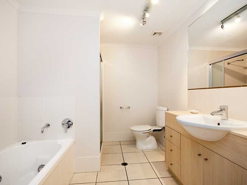 6/79 Spence Street, Cairns City QLD 4870