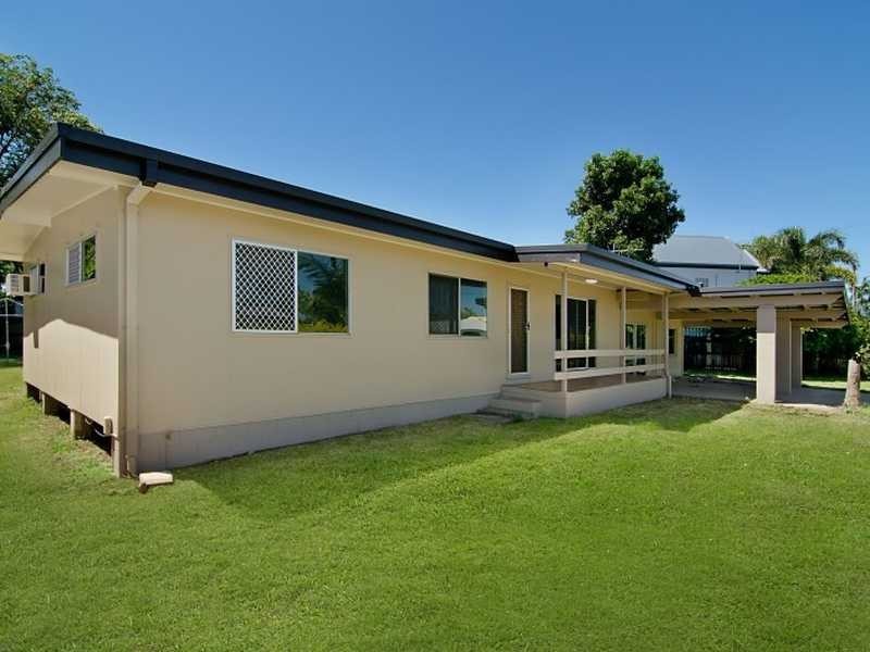 2 Rose Blank Close, Manunda QLD 4870