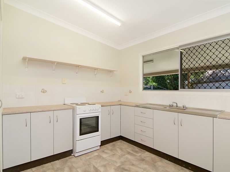 2 Rose Blank Close, Manunda QLD 4870