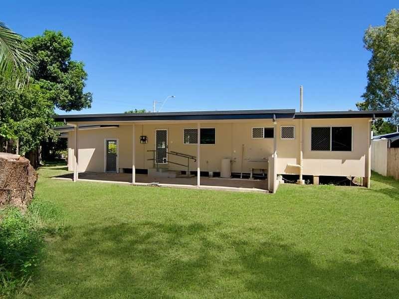 2 Rose Blank Close, Manunda QLD 4870