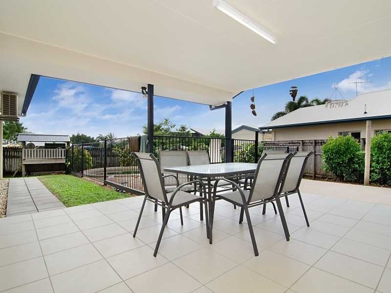 30 Nell Close, Kanimbla QLD 4870