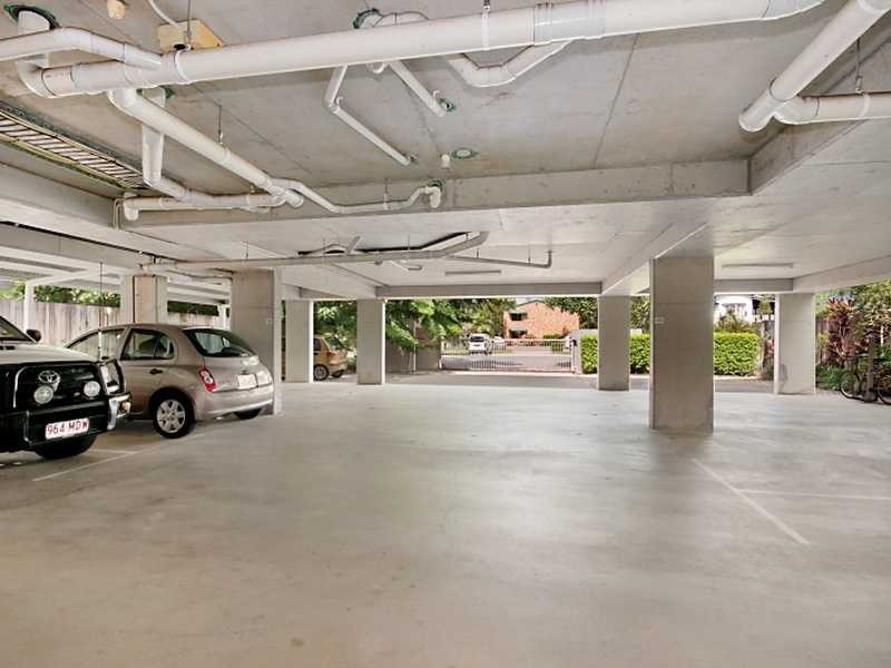16/351 Lake Street, Cairns North QLD 4870