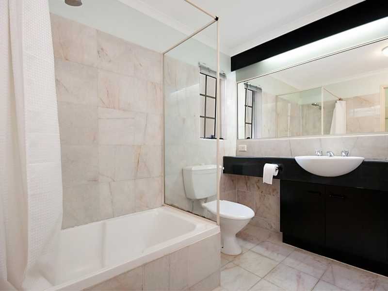 36/327 Lake Street, Cairns North QLD 4870