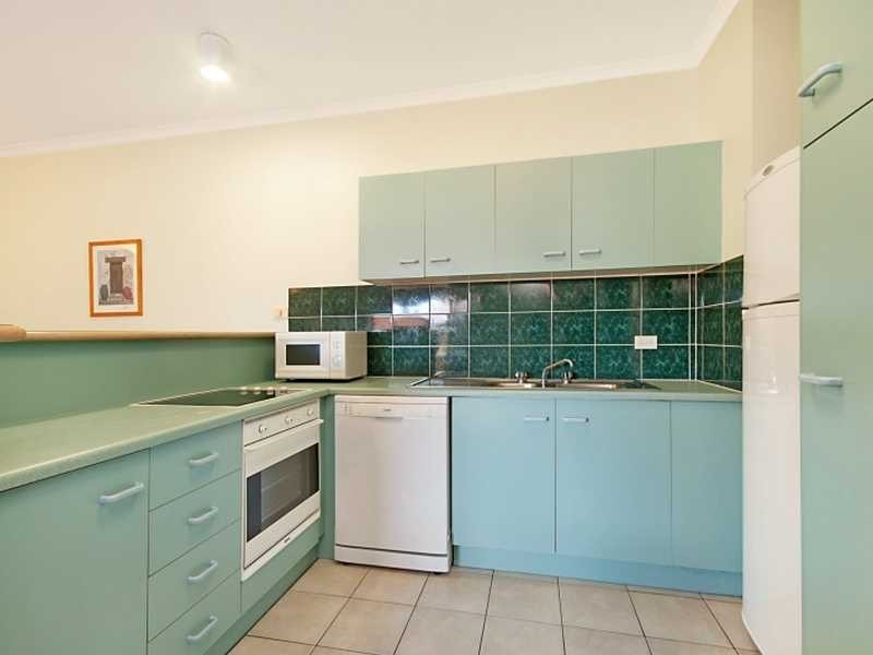 36/327 Lake Street, Cairns North QLD 4870