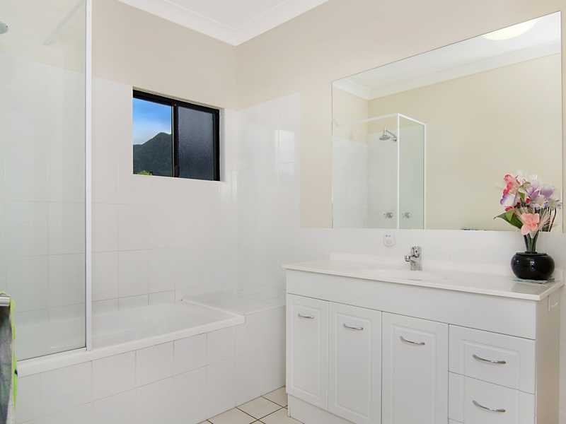5 Calvert Close, Bentley Park QLD 4869