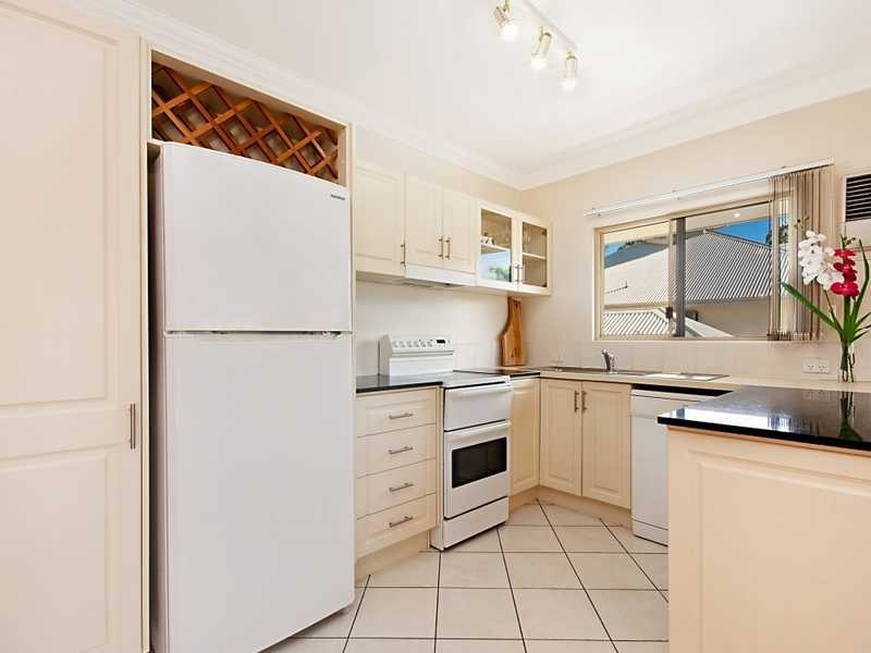 8/5 Lily Street, Cairns North QLD 4870