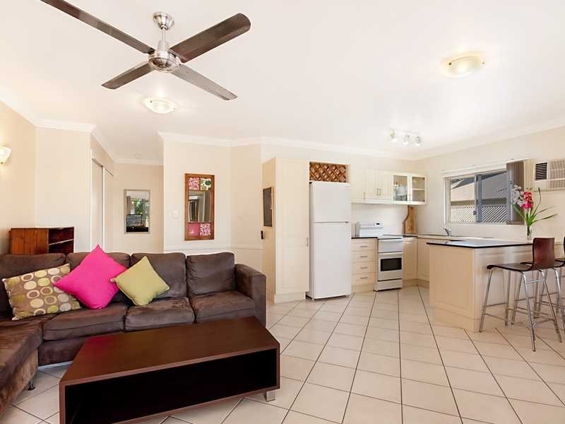 8/5 Lily Street, Cairns North QLD 4870
