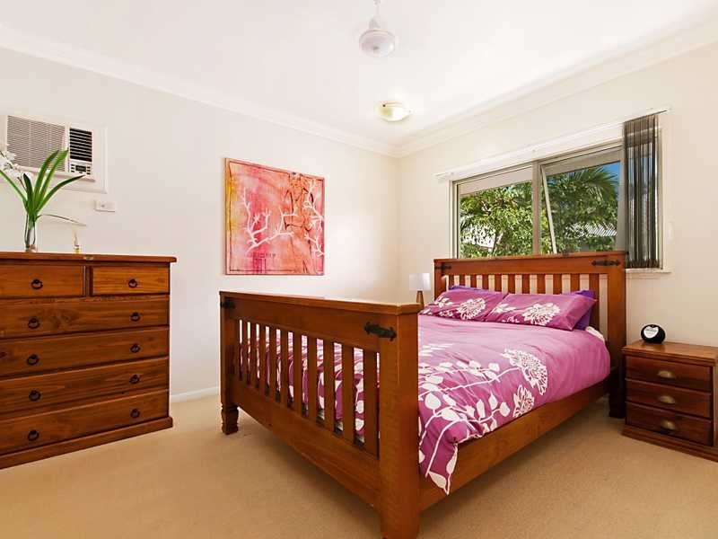 8/5 Lily Street, Cairns North QLD 4870
