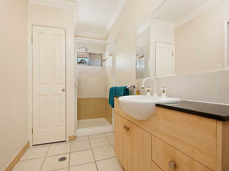 8/5 Lily Street, Cairns North QLD 4870