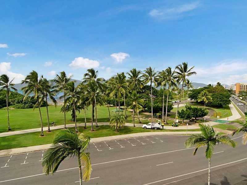15/281 Esplanade, Cairns North QLD 4870