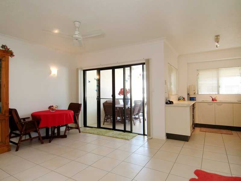 3/44 Pease Street, Cairns QLD 4870