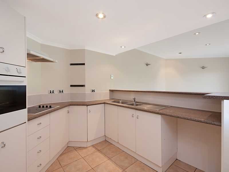 16/34-40 Lily Street, Cairns North QLD 4870