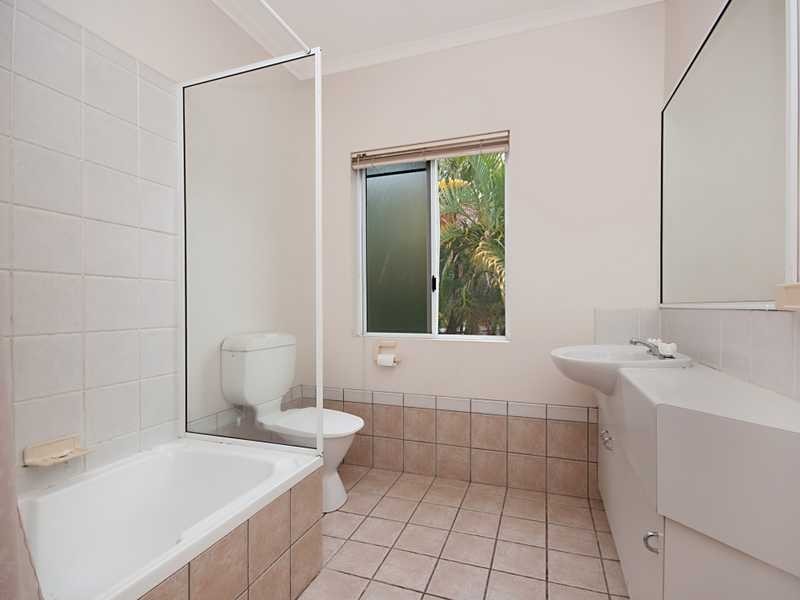 17/34-40 Lily Street, Cairns North QLD 4870