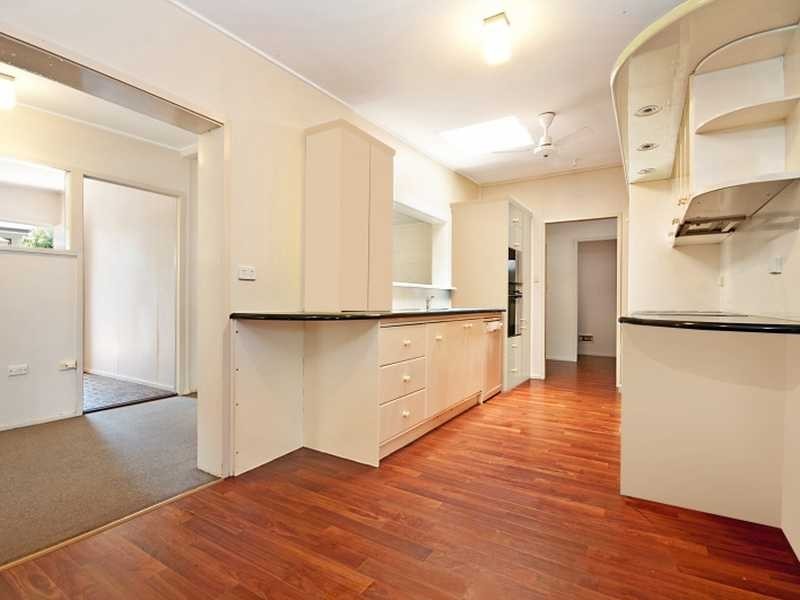 42 HILLVIEW CRESCENT, Whitfield QLD 4870