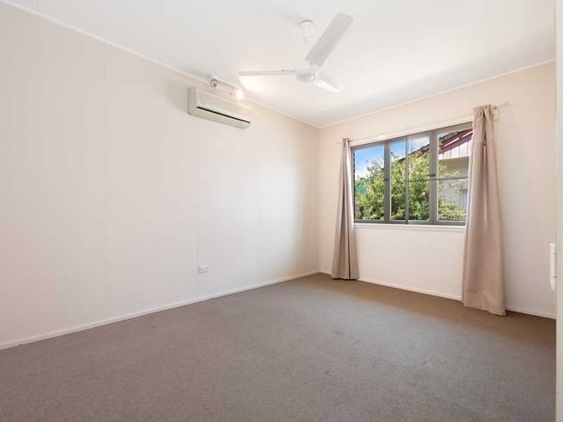 42 HILLVIEW CRESCENT, Whitfield QLD 4870