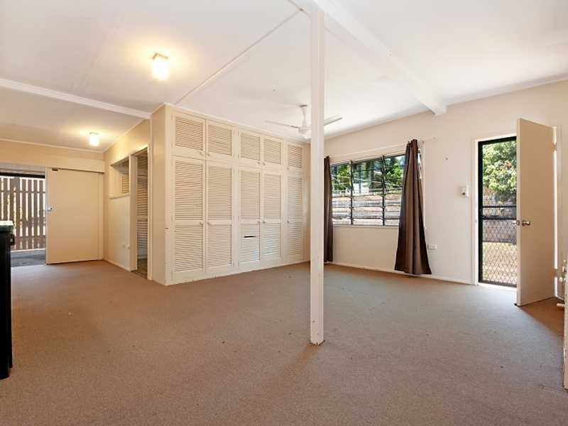 42 HILLVIEW CRESCENT, Whitfield QLD 4870