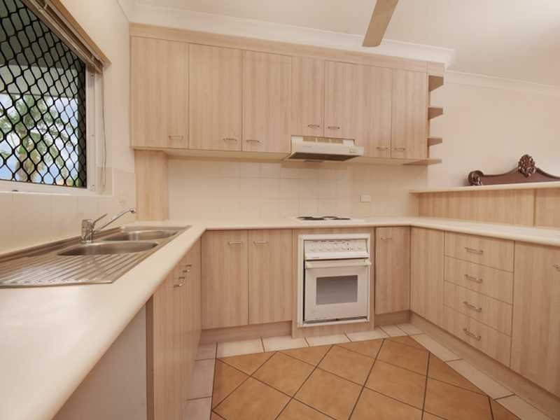 10/303 Lake Street, Cairns North QLD 4870