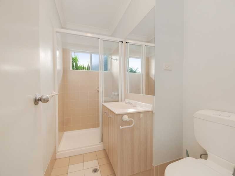 10/303 Lake Street, Cairns North QLD 4870