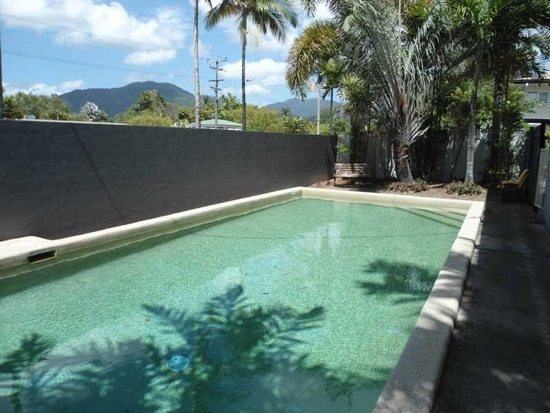 2/120 Greenslopes Street, Edge Hill QLD 4870