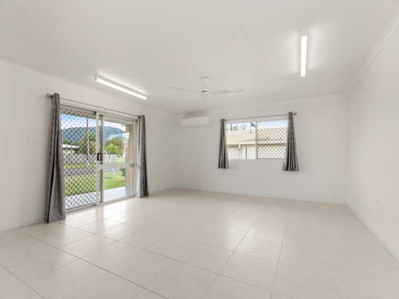 2 Veivers Close, Westcourt QLD 4870