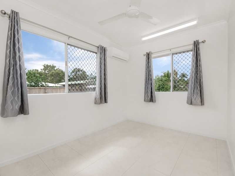 2 Veivers Close, Westcourt QLD 4870