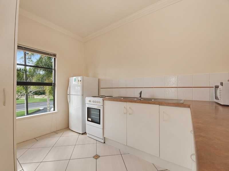 2/437 Draper Street, Parramatta Park QLD 4870