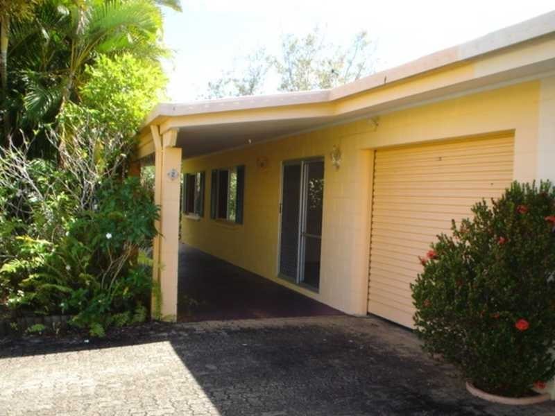 2/81 Upper Richardson Street, Whitfield QLD 4870
