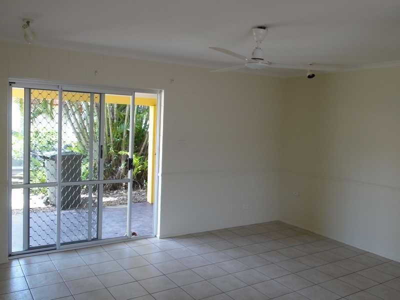 2/81 Upper Richardson Street, Whitfield QLD 4870