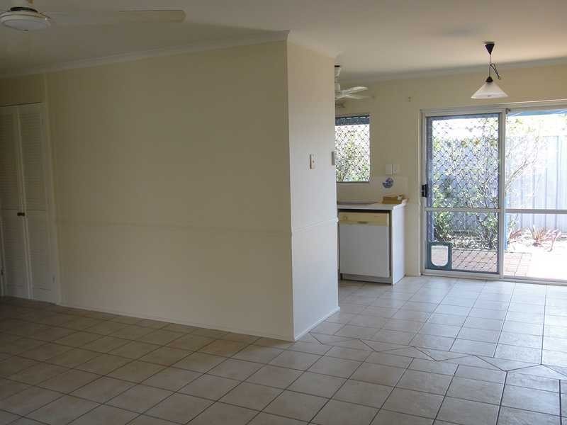 2/81 Upper Richardson Street, Whitfield QLD 4870