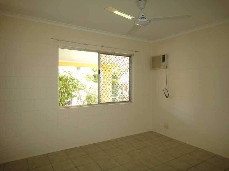 2/81 Upper Richardson Street, Whitfield QLD 4870