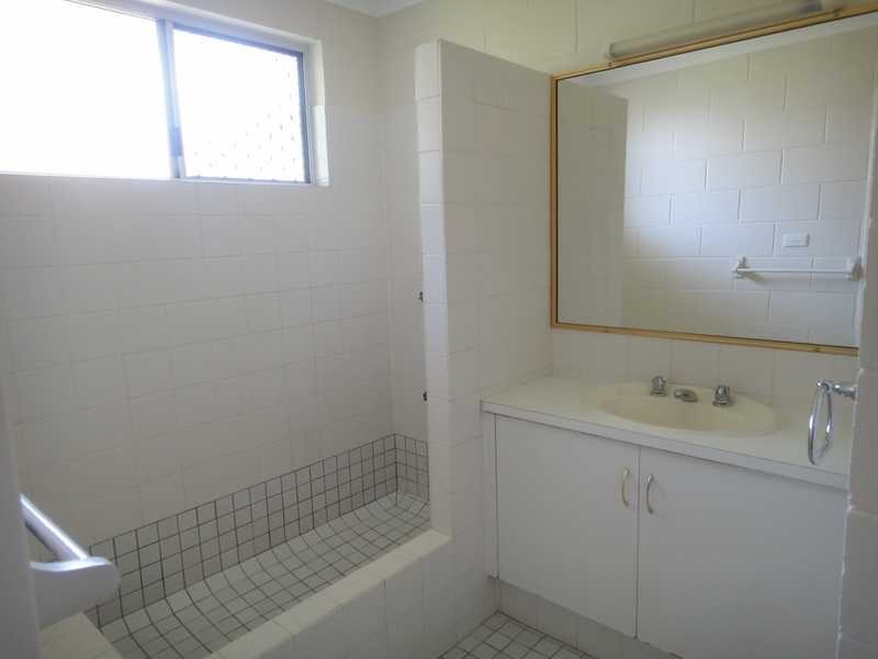 2/81 Upper Richardson Street, Whitfield QLD 4870