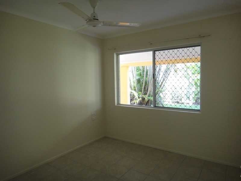 2/81 Upper Richardson Street, Whitfield QLD 4870