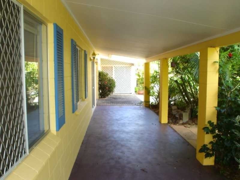 2/81 Upper Richardson Street, Whitfield QLD 4870