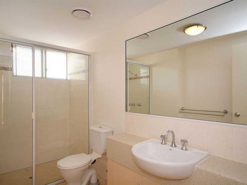 2/61 Minnie Street, Cairns QLD 4870