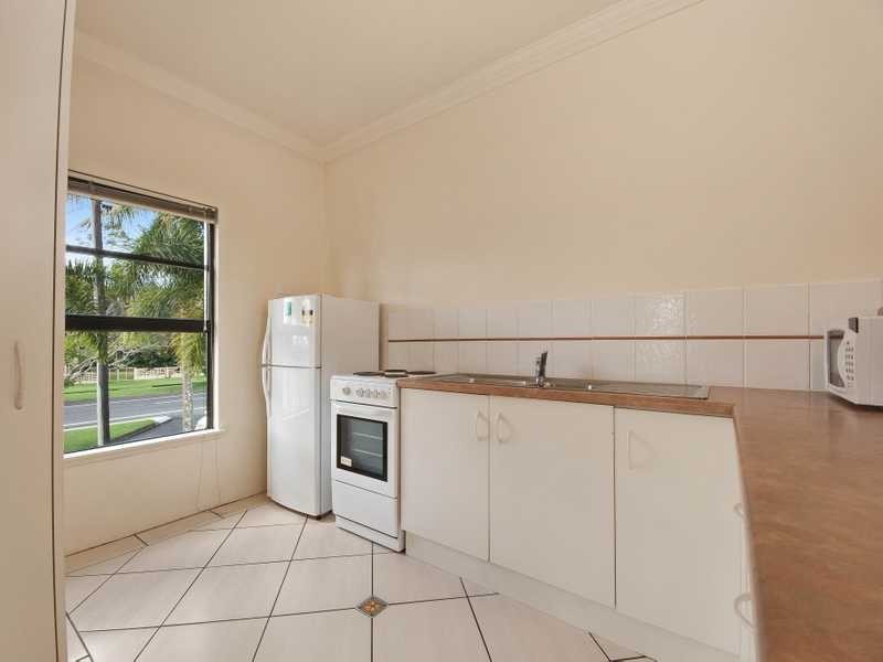 2/437 Draper Street, Parramatta Park QLD 4870