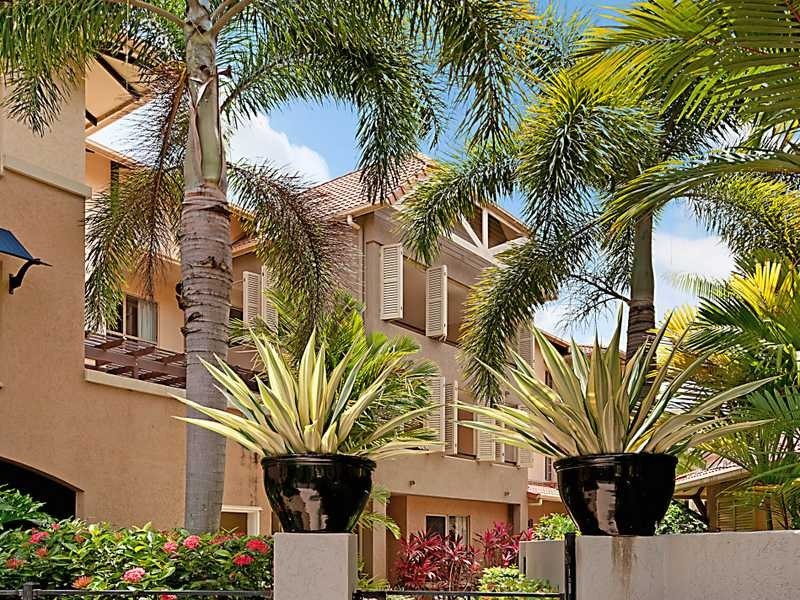 917, The Lakes Greenslopes Street, Cairns North QLD 4870